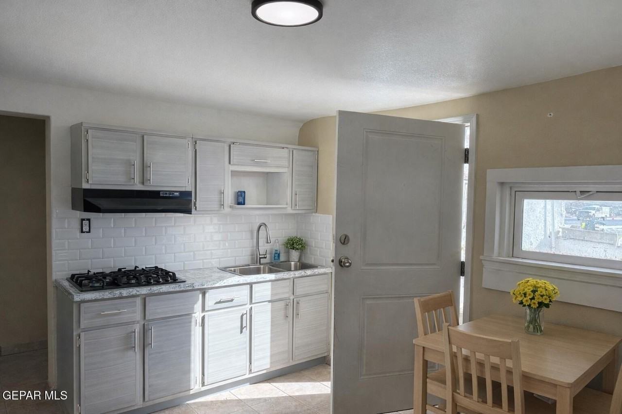 3527 E Missouri Ave #4 - Photo 2 of 10