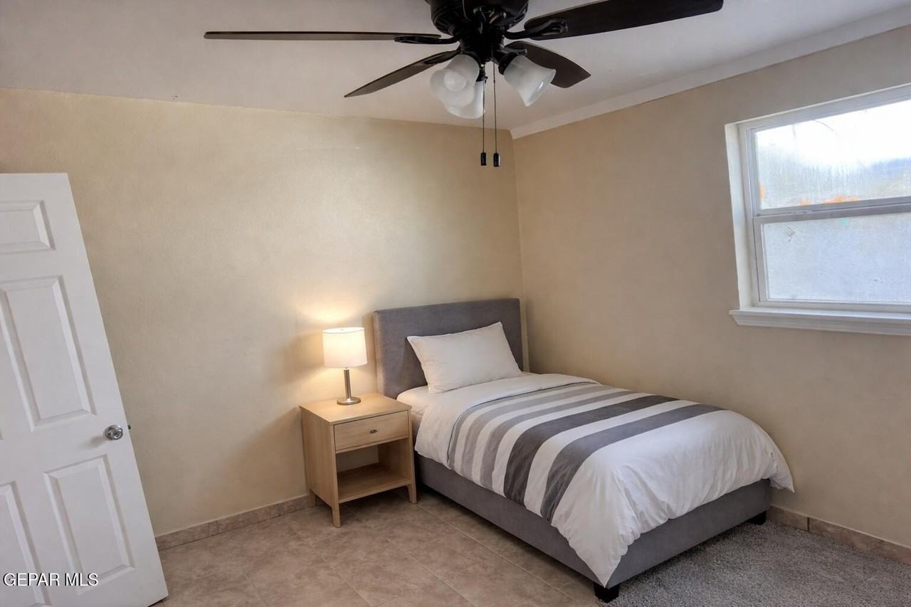 3527 E Missouri Ave #4 - Photo 5 of 10