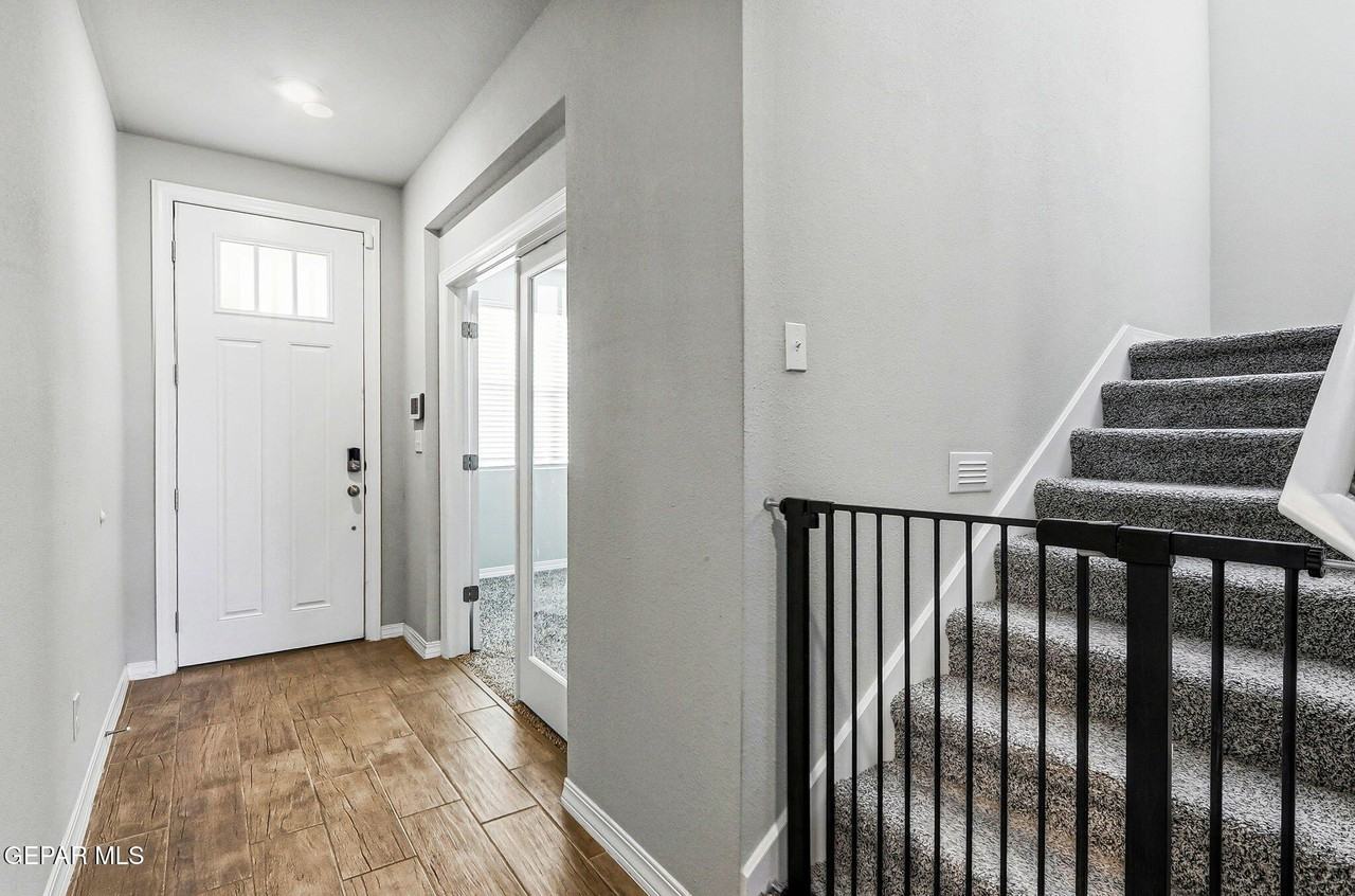 1048 Nepal Sky St - Photo 6 of 43