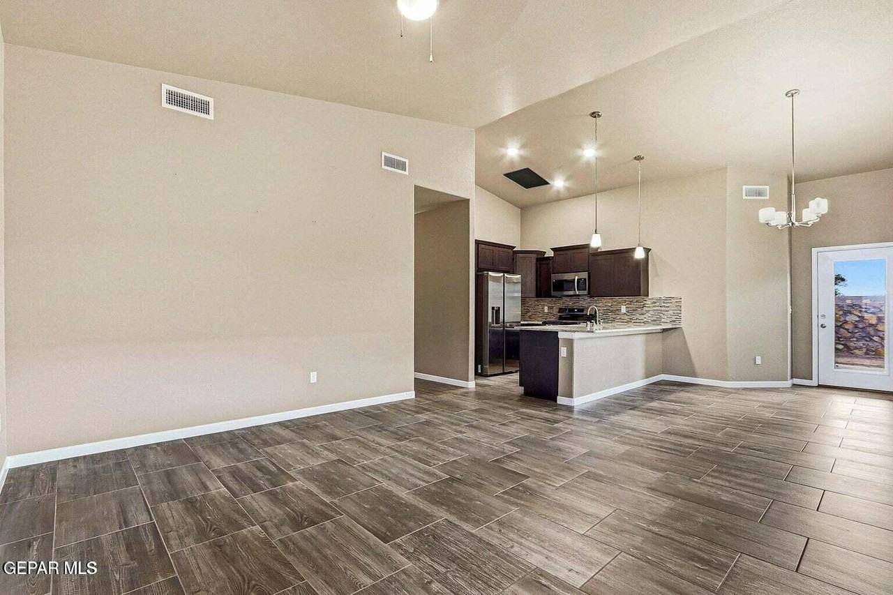 5933 Ruidoso Downs St - Photo 3 of 20