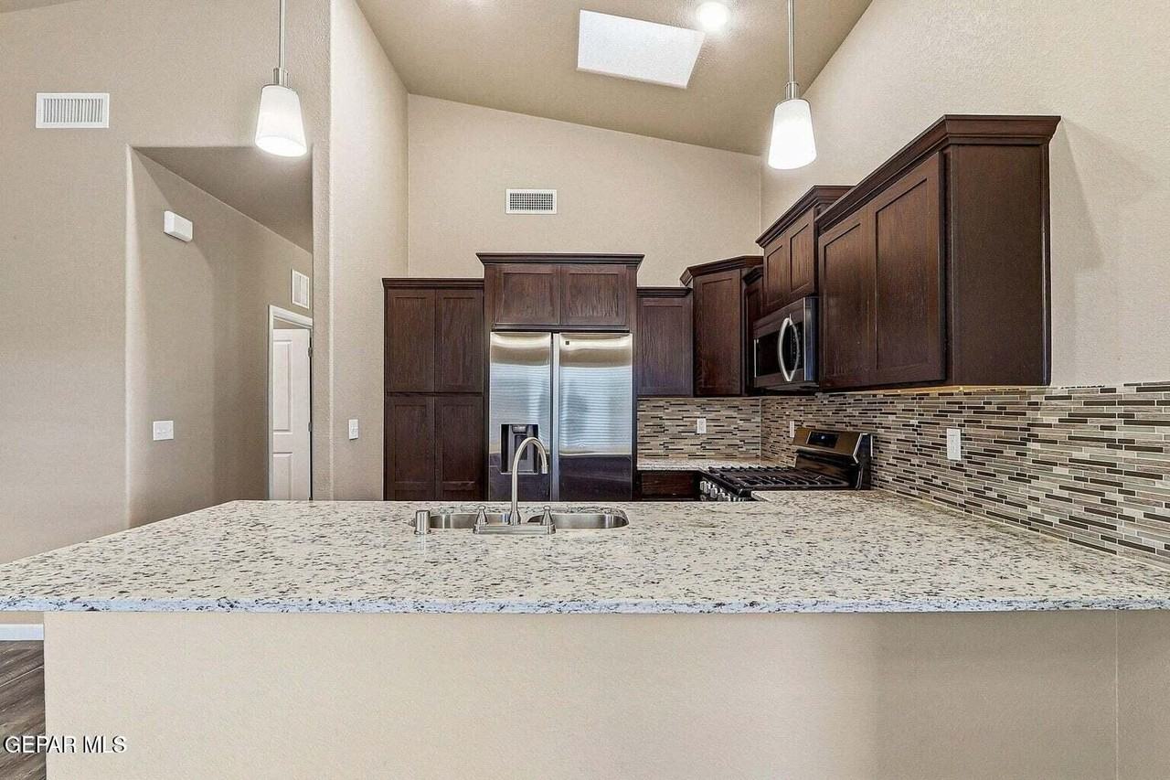 5933 Ruidoso Downs St - Photo 5 of 20