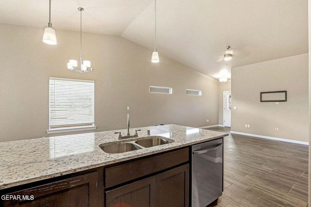 5933 Ruidoso Downs St - Photo 7 of 20