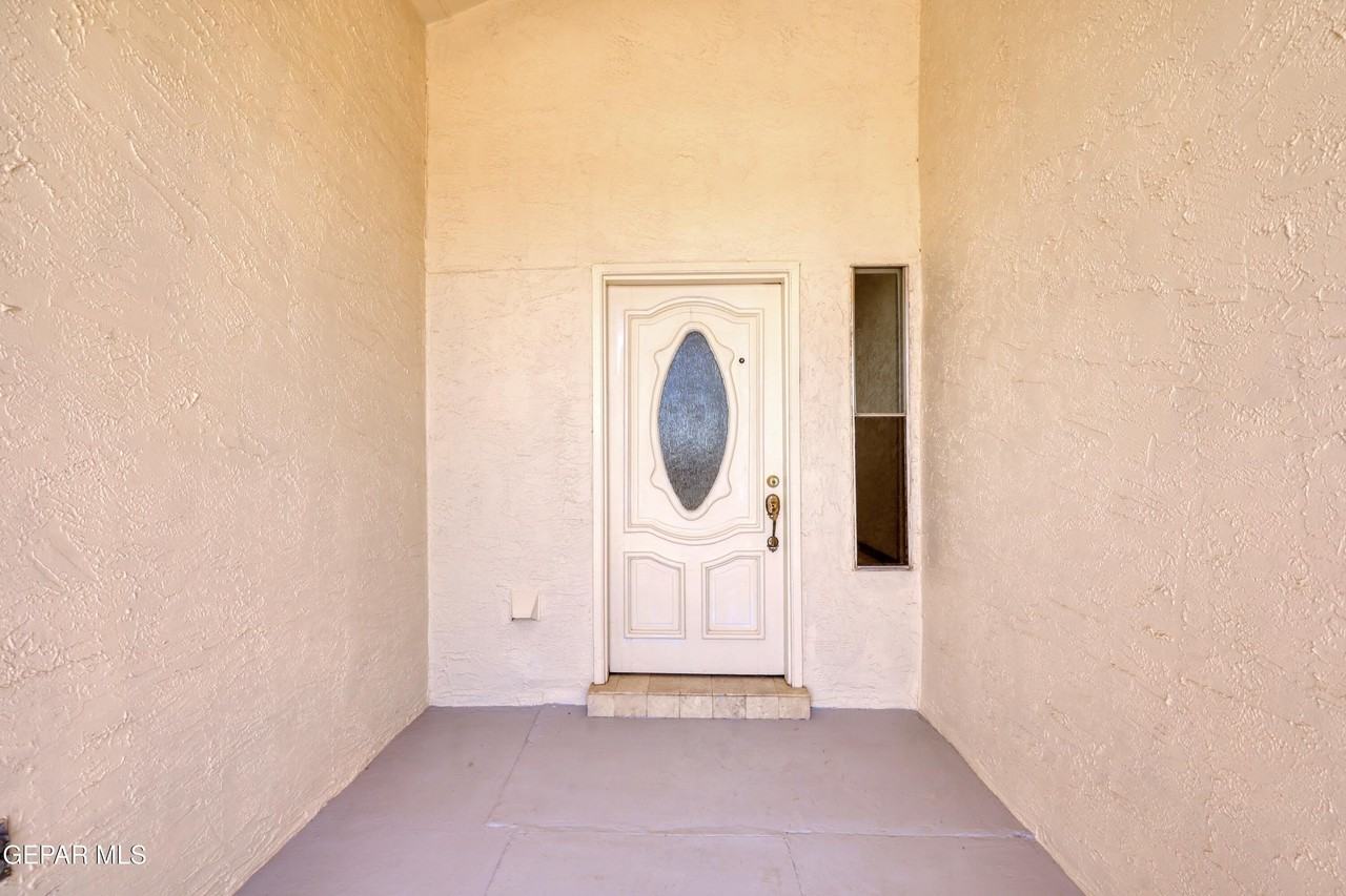 10125 Racoon Dr - Photo 5 of 29