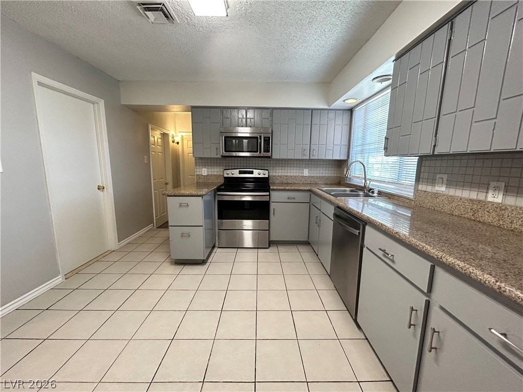 3979 Avonwood Ave - Photo 6 of 22