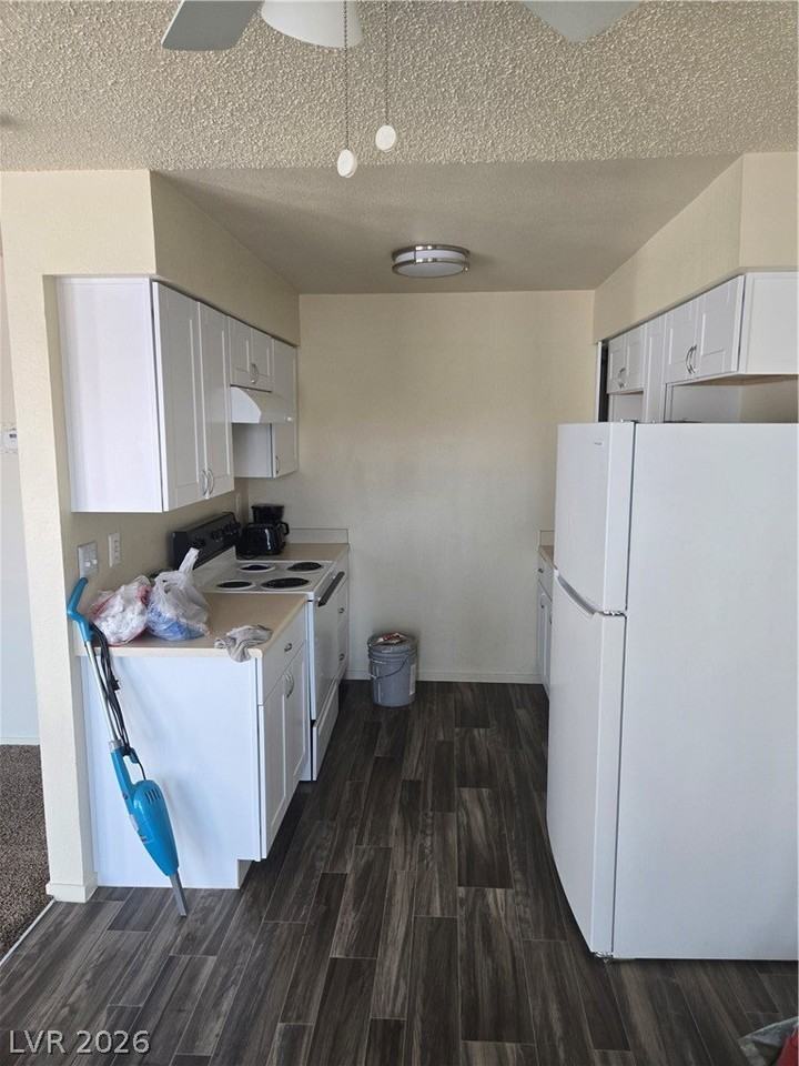 1388 E Desert Inn Rd #2 - Photo 5 of 23
