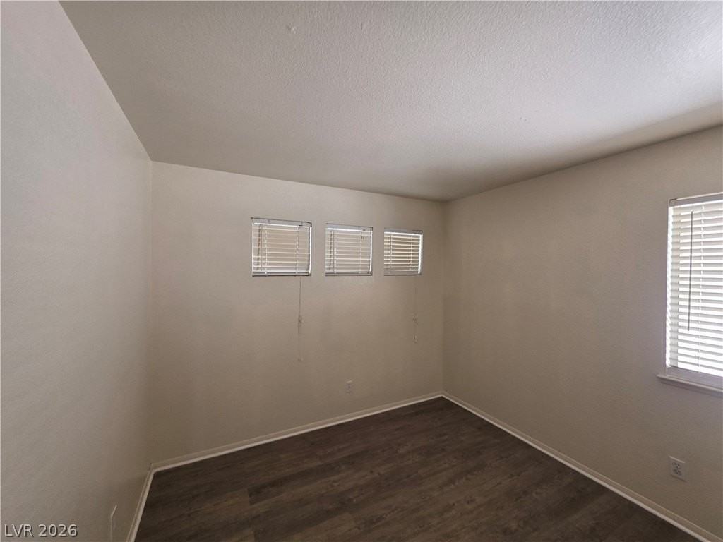 8008 Dover Shores Ave - Photo 5 of 50