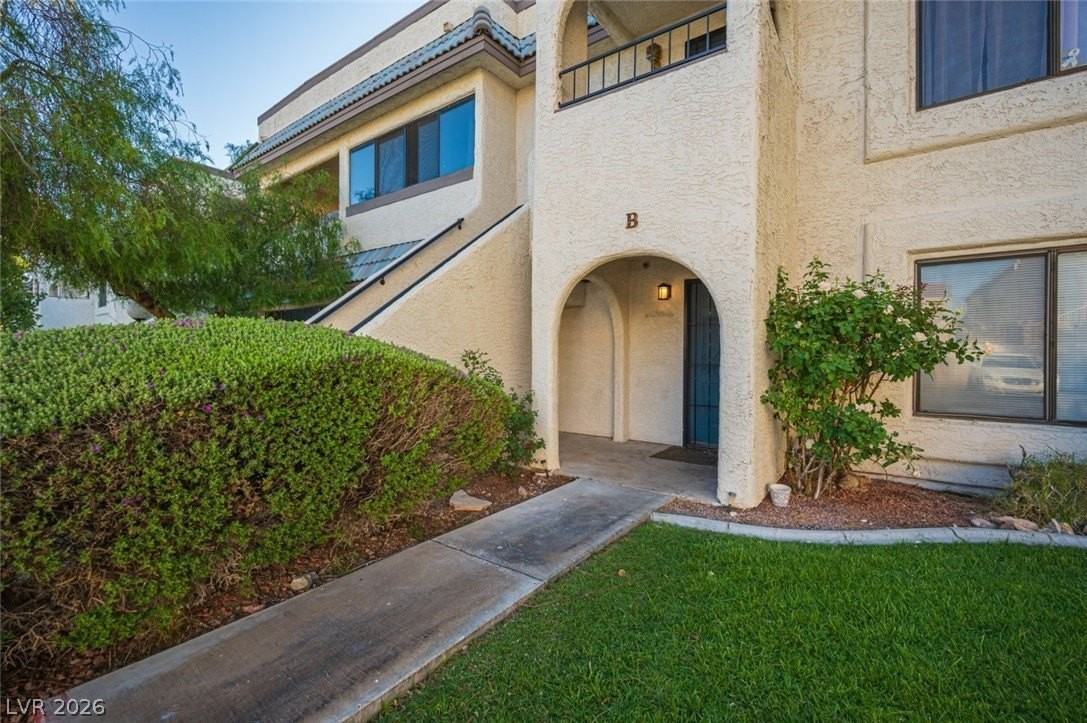1406 Santa Margarita St #B - Photo 2 of 40