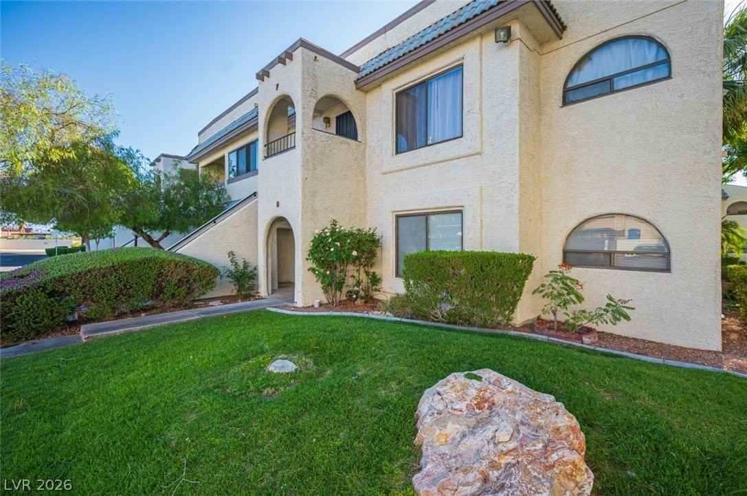 1406 Santa Margarita St #B - Photo 3 of 40