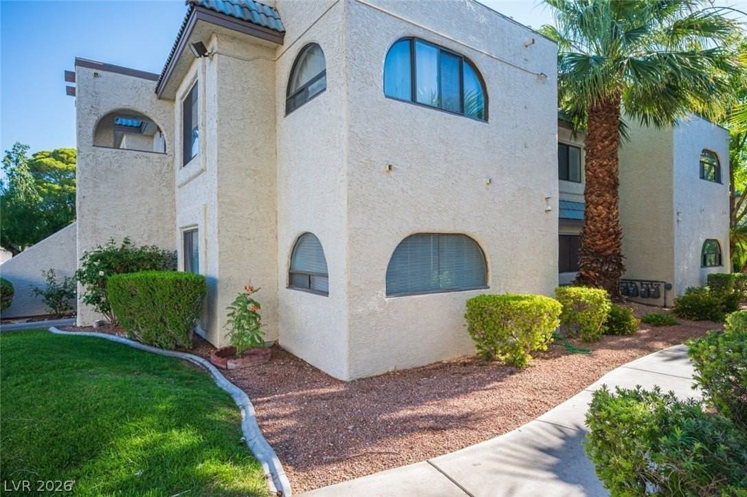 1406 Santa Margarita St #B - Photo 4 of 40