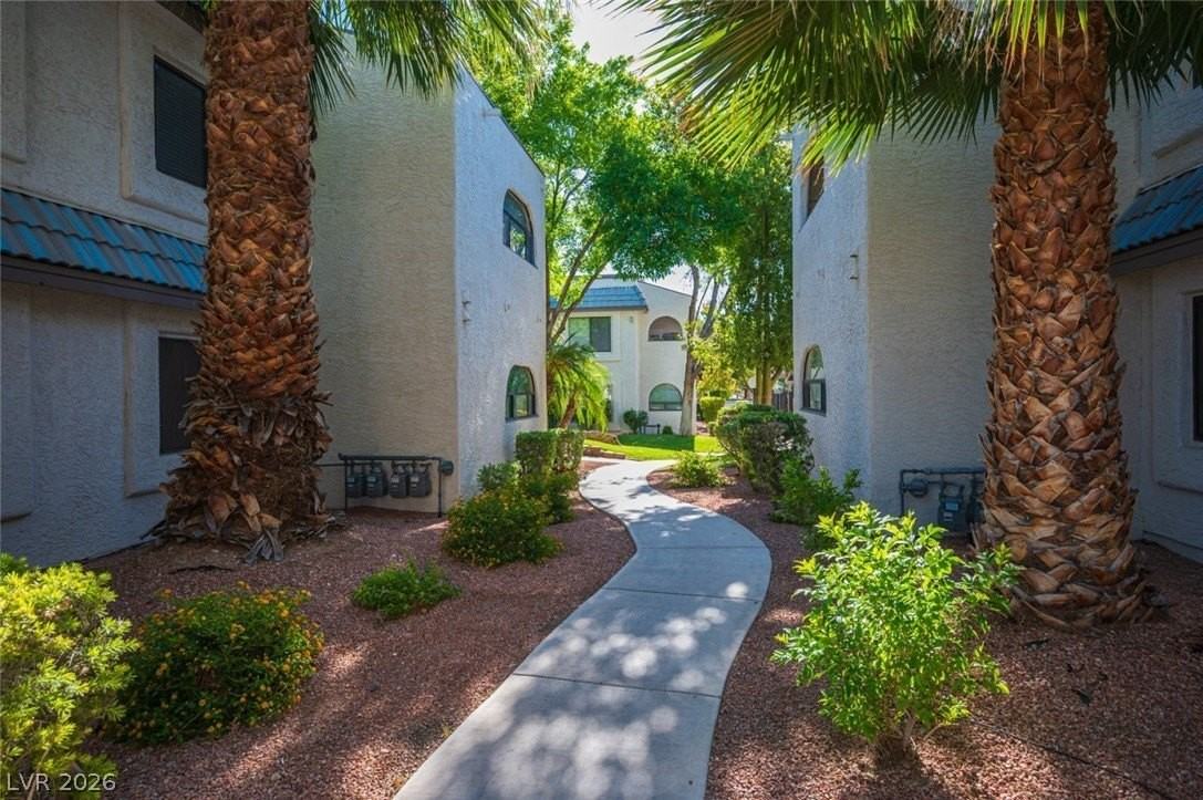 1406 Santa Margarita St #B - Photo 5 of 40