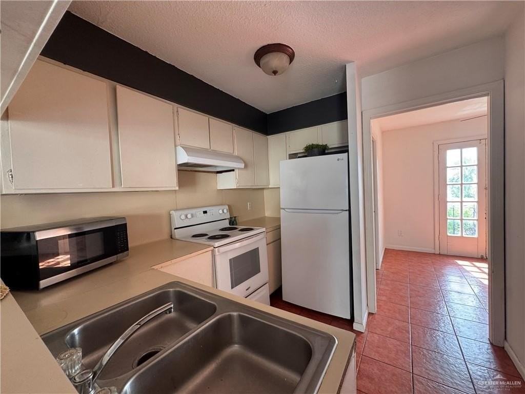 1418 Beech Ave #4 - Photo 4 of 35