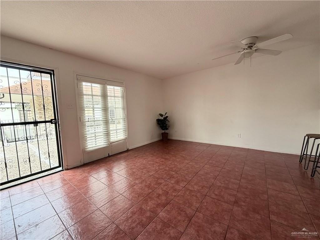 1418 Beech Ave #4 - Photo 5 of 35