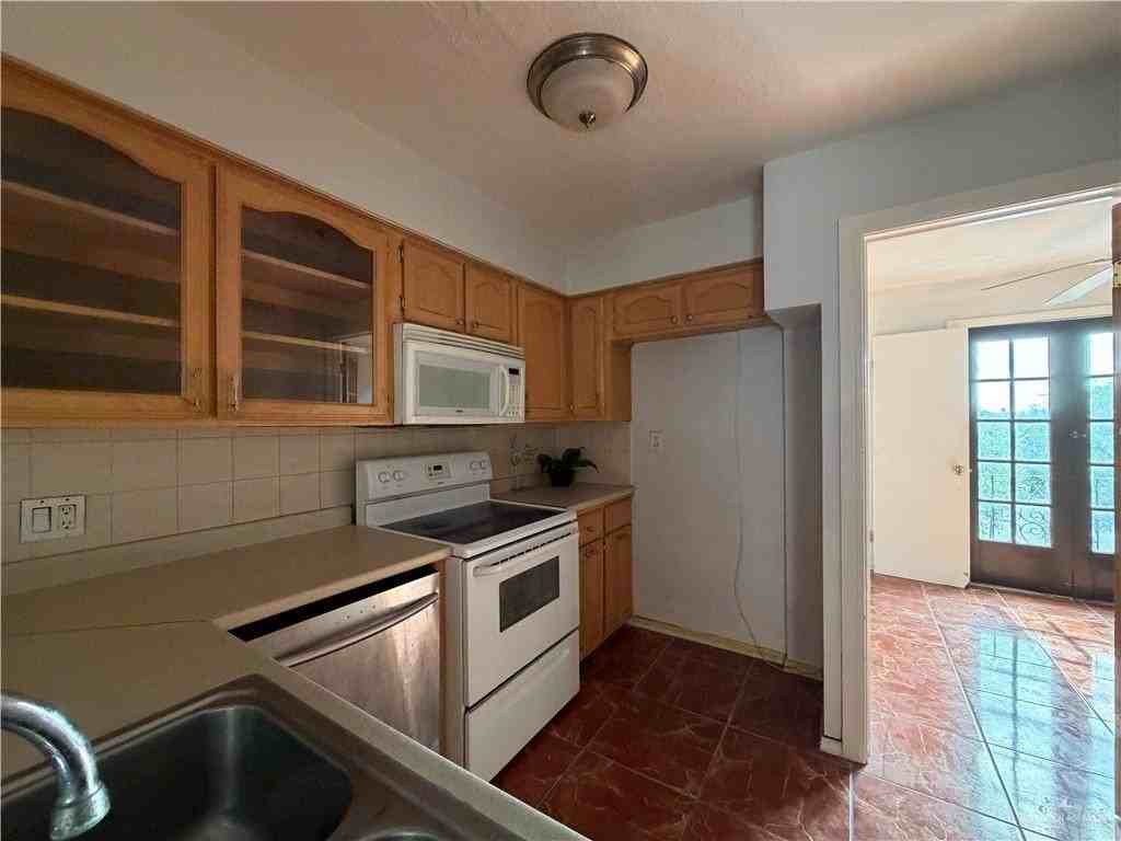 1418 Beech Ave #16 - Photo 5 of 26