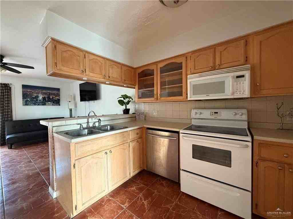 1418 Beech Ave #16 - Photo 7 of 26