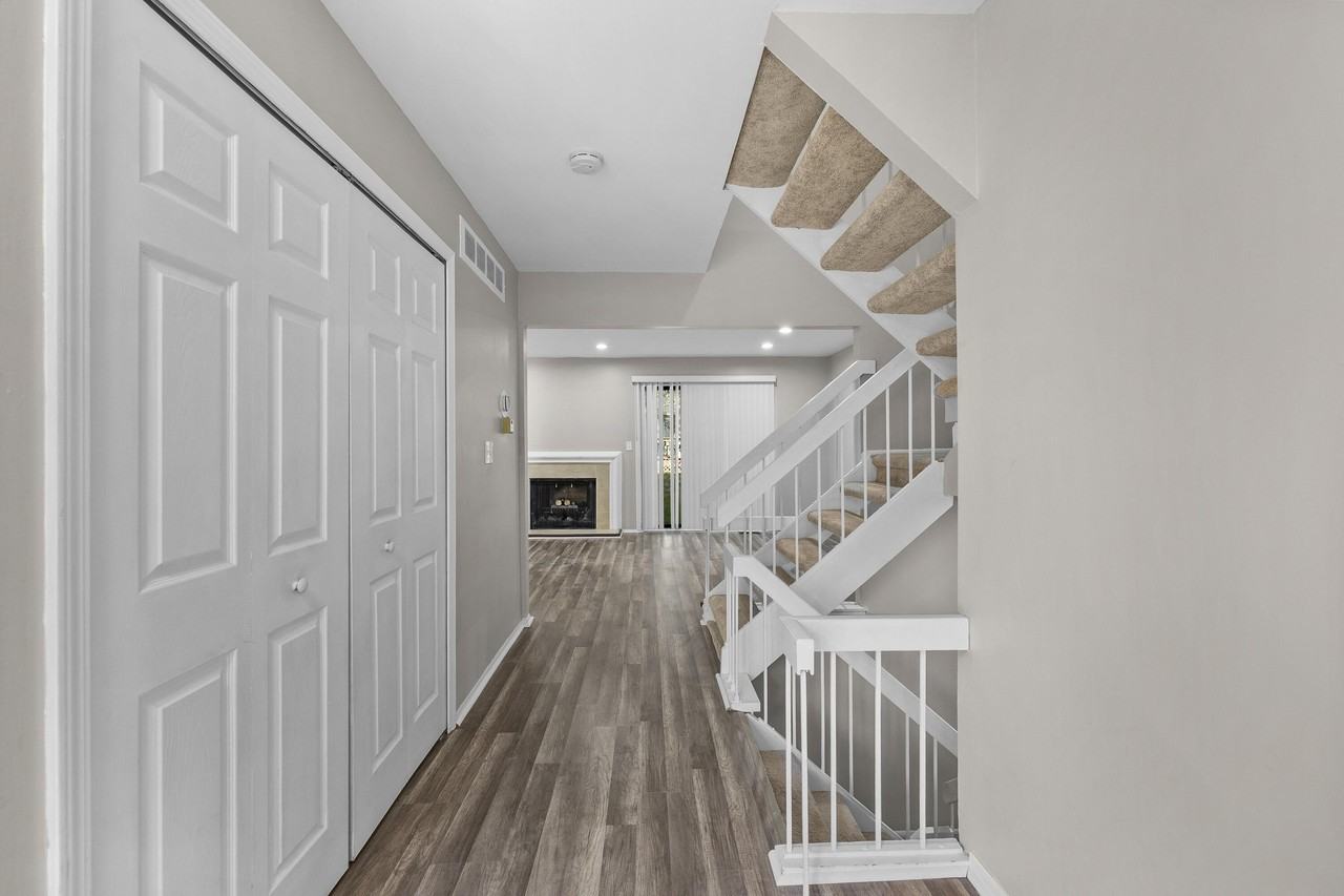 5353 Wright Way W - Photo 3 of 37