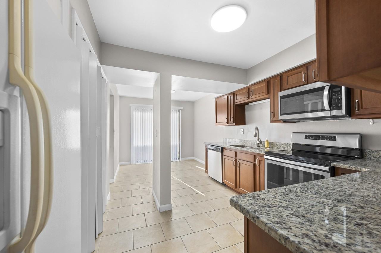 5353 Wright Way W - Photo 7 of 37