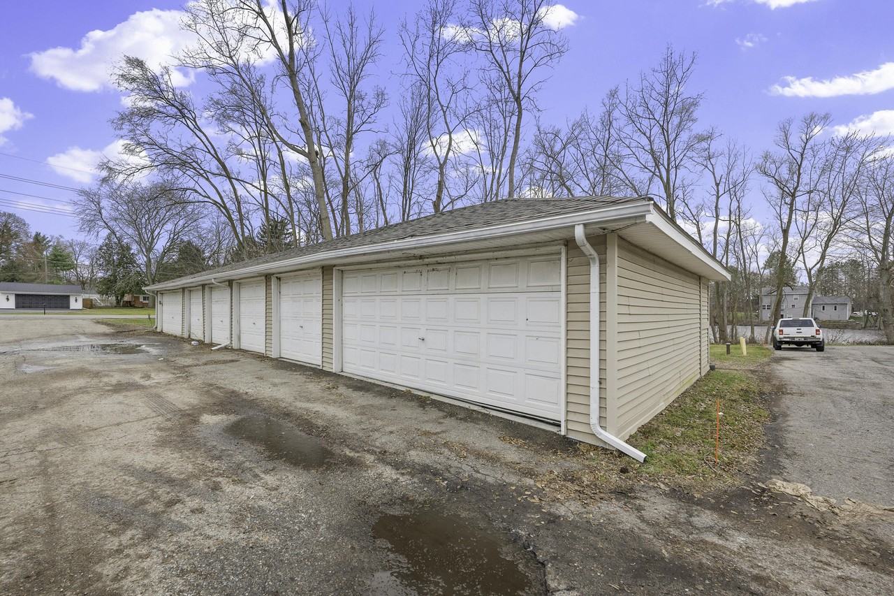 2245 S Commerce Rd - Photo 4 of 21