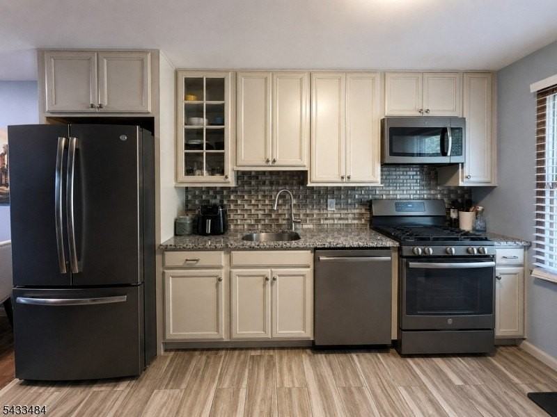 438 Seaton Ave - Photo 4 of 9