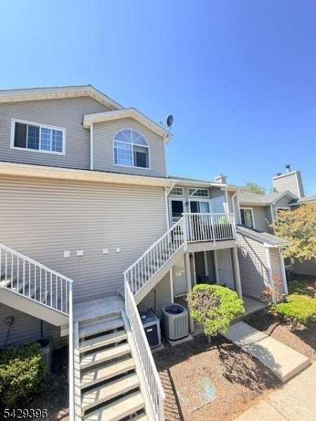 44 Spruce Ct - Photo 2 of 3
