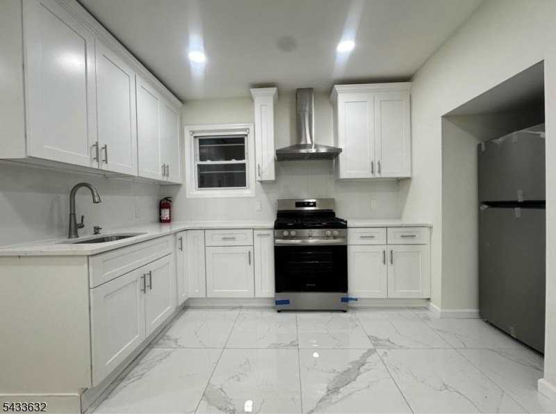 7 Circle Ave #2 - Photo 2 of 8