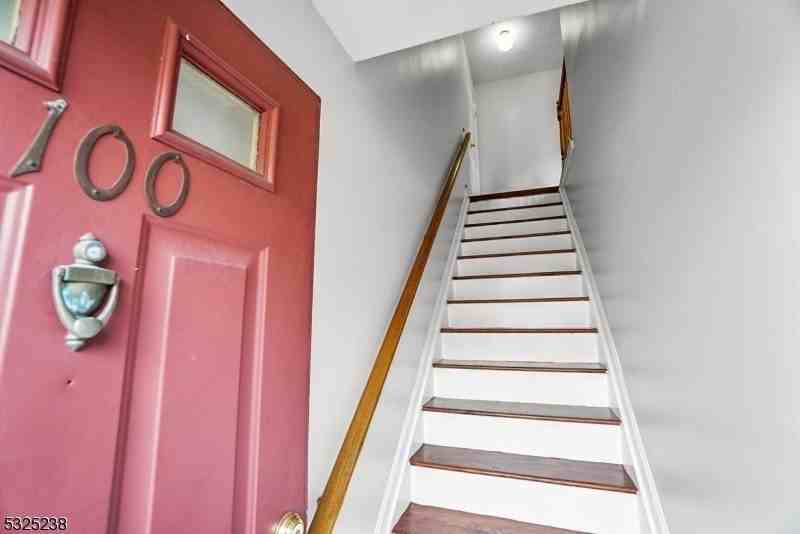100 Callahan Ct - Photo 6 of 26