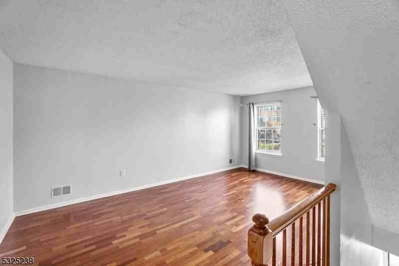 100 Callahan Ct - Photo 7 of 26