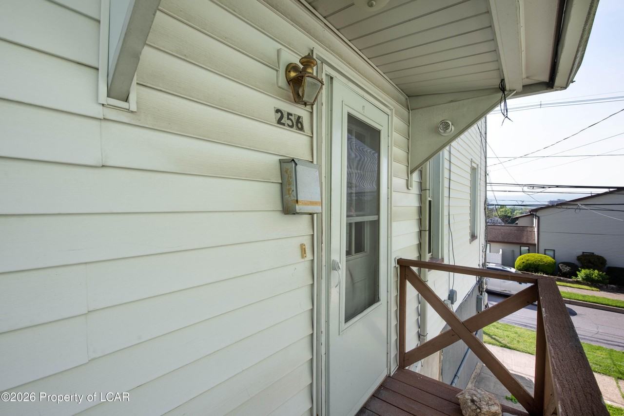 256 E Grove St - Photo 2 of 18