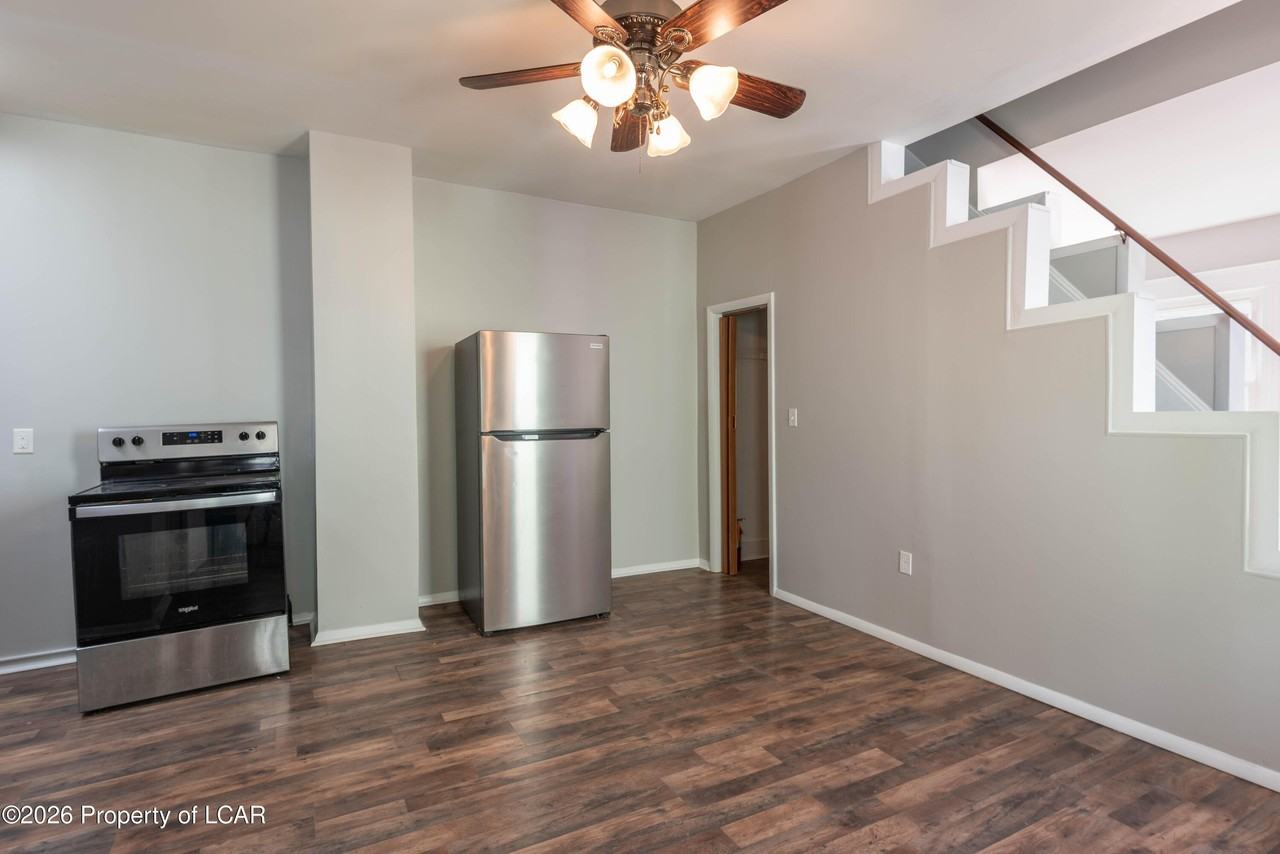 256 E Grove St - Photo 7 of 18