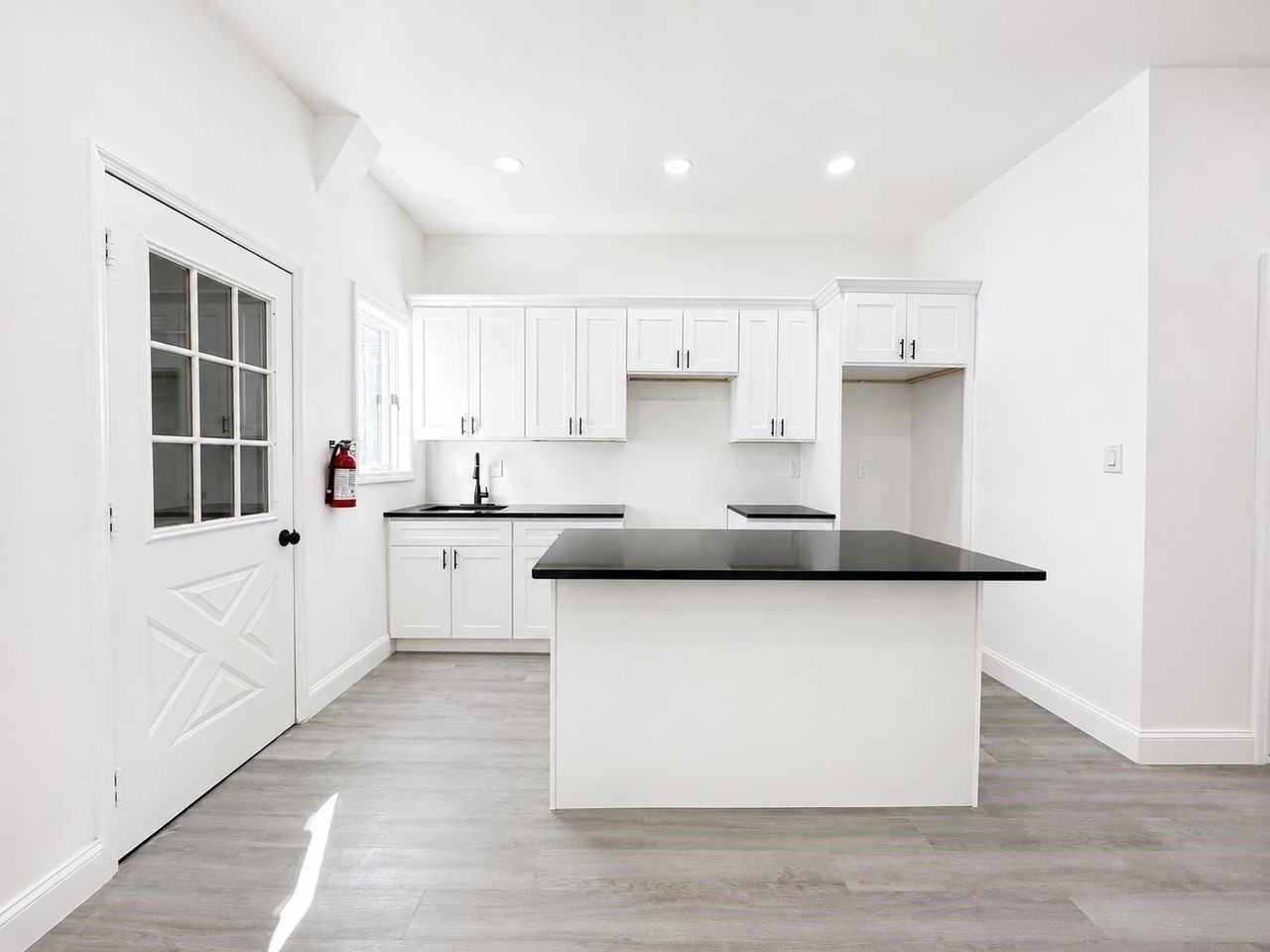 428 56th St #1stFL - Photo 3 of 25