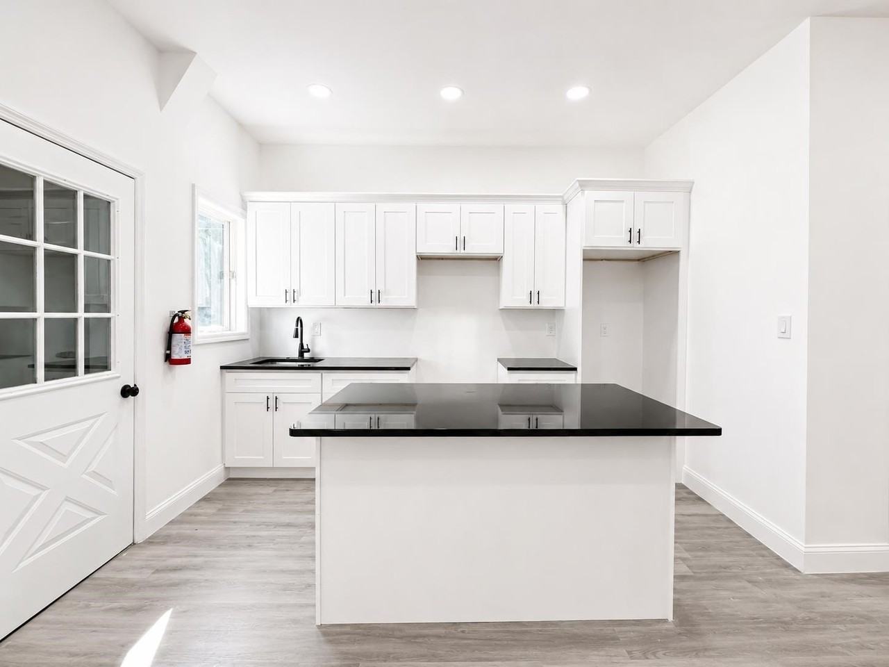 428 56th St #1stFL - Photo 5 of 25