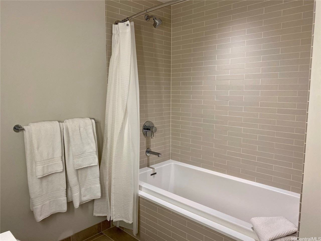 1001 Queen St #2915 - Photo 5 of 17