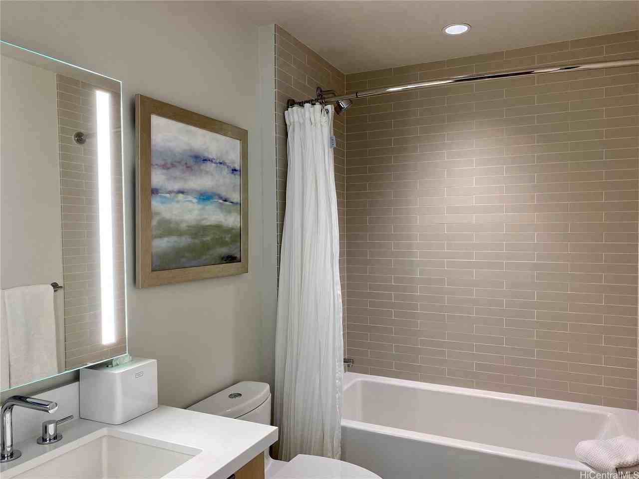 1001 Queen St #2915 - Photo 7 of 17