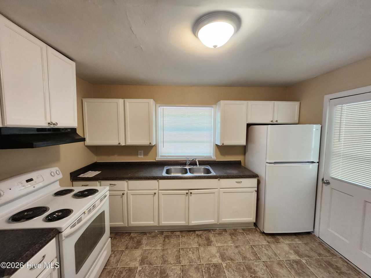 2427 Young Dr - Photo 4 of 17