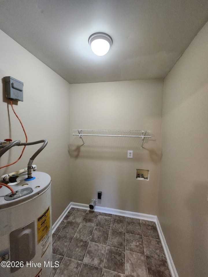 2427 Young Dr - Photo 5 of 17