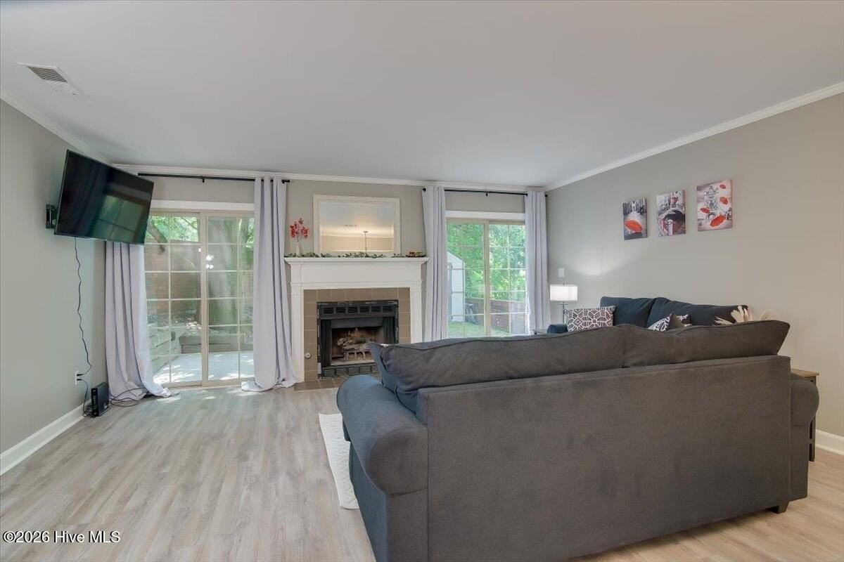 705 Beacon Hill Ln - Photo 2 of 19
