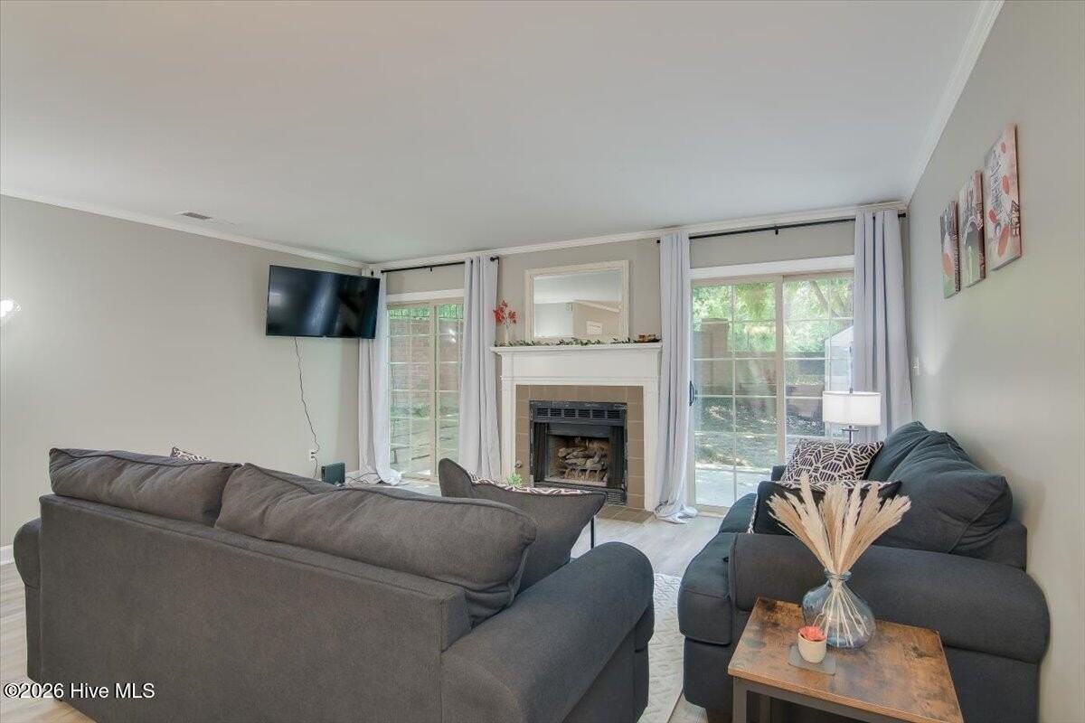705 Beacon Hill Ln - Photo 3 of 19