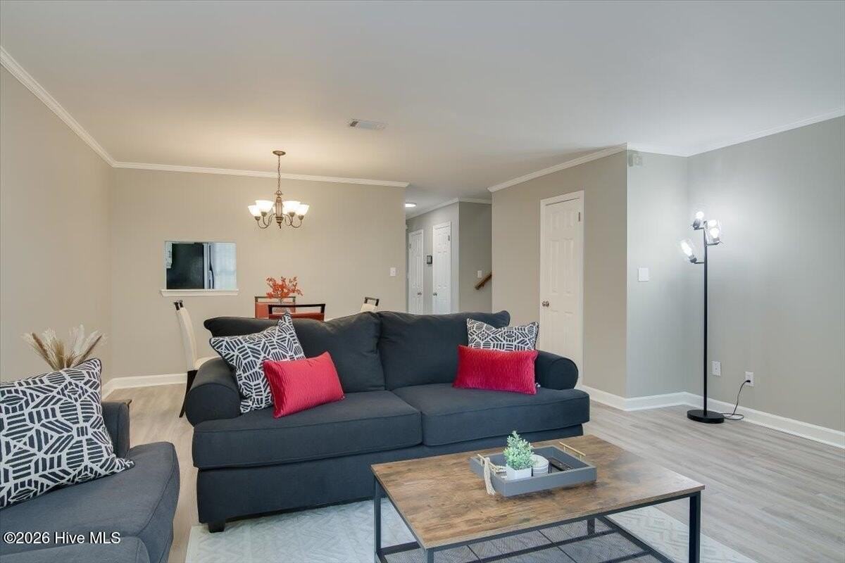 705 Beacon Hill Ln - Photo 5 of 19