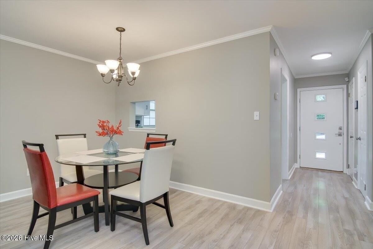 705 Beacon Hill Ln - Photo 6 of 19