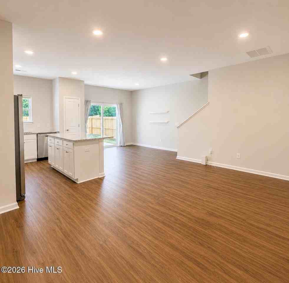 9060 Laurel Bay Ln - Photo 4 of 17