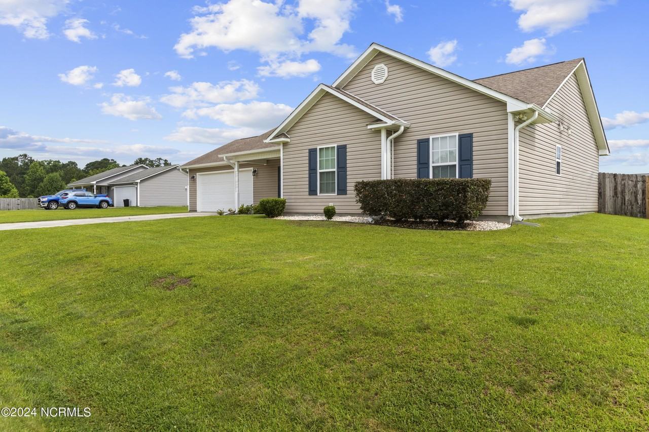 302 Redemption Ct - Photo 2 of 21