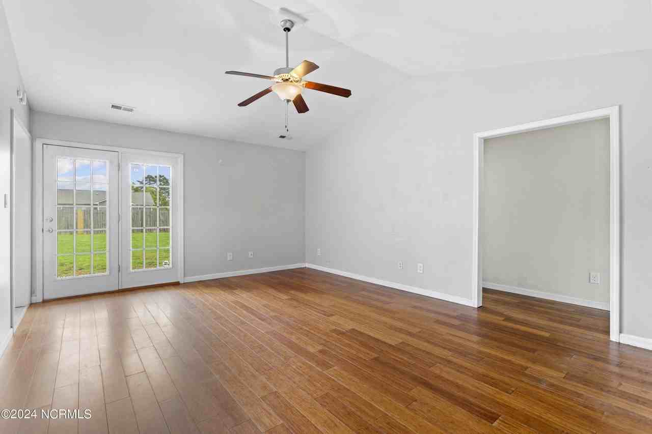 302 Redemption Ct - Photo 4 of 21
