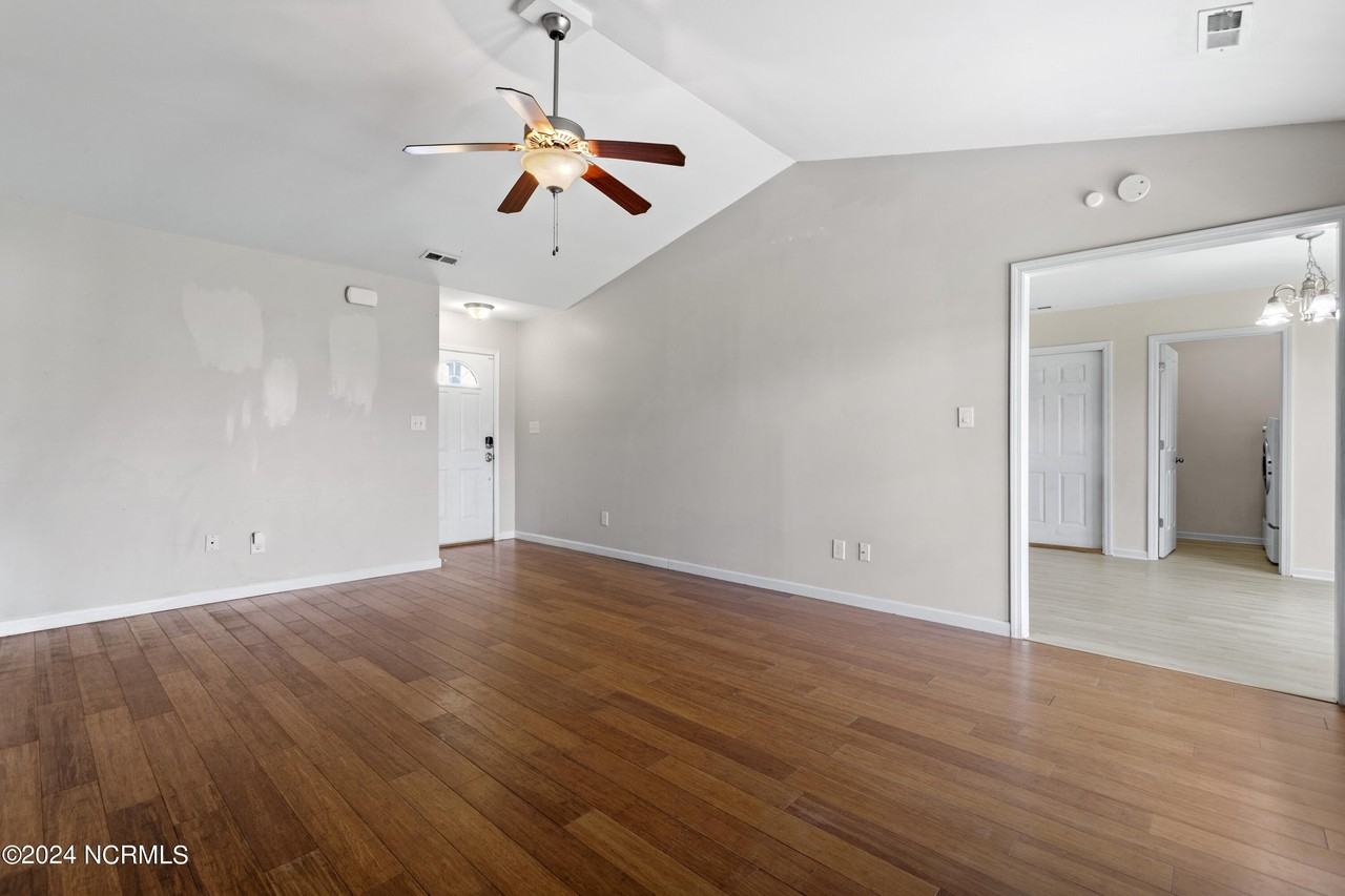 302 Redemption Ct - Photo 5 of 21