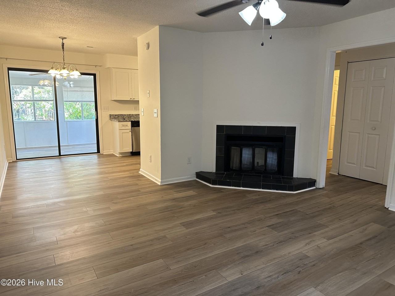 581 Parkway Blvd - Photo 2 of 12