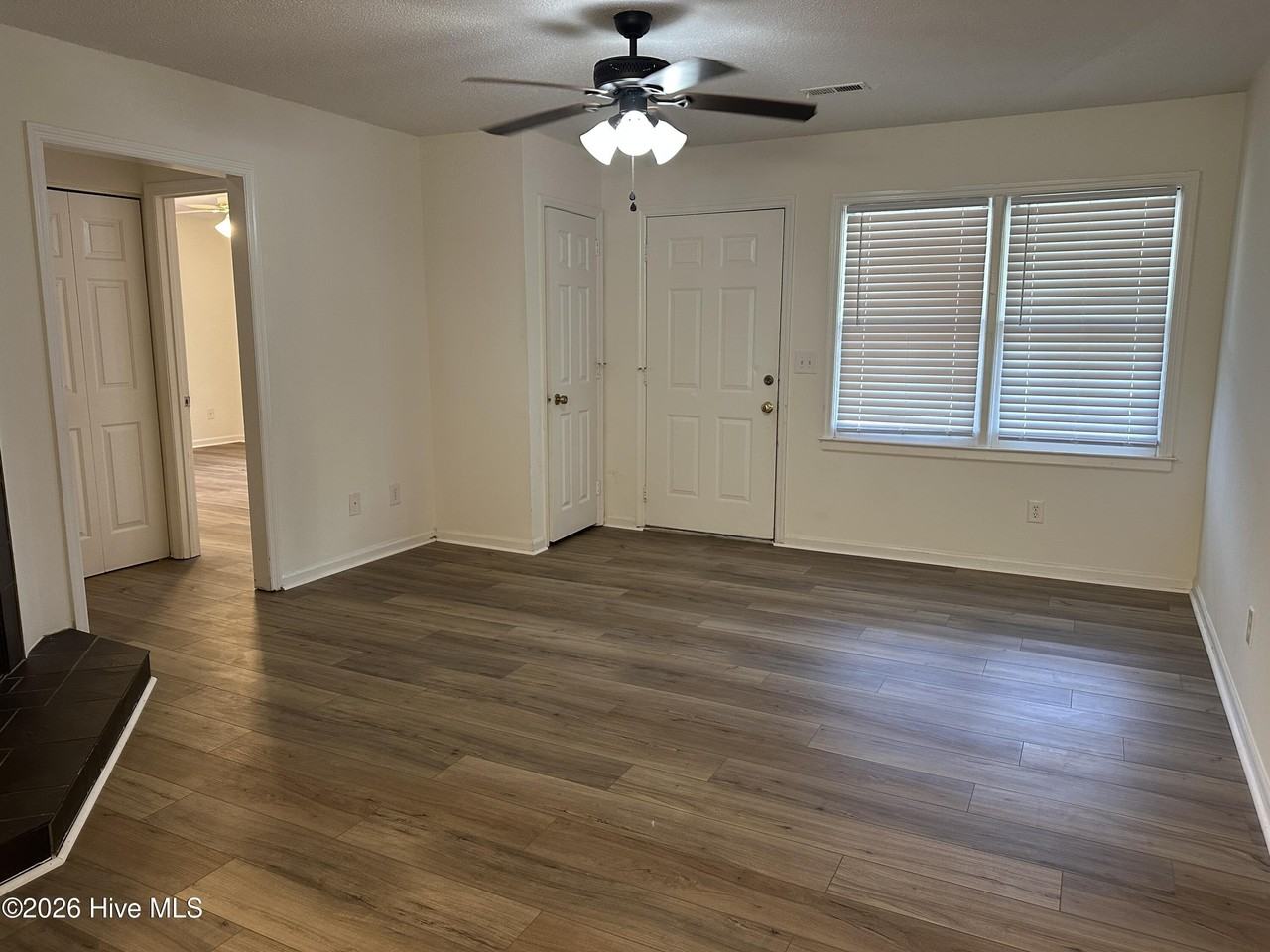 581 Parkway Blvd - Photo 3 of 12