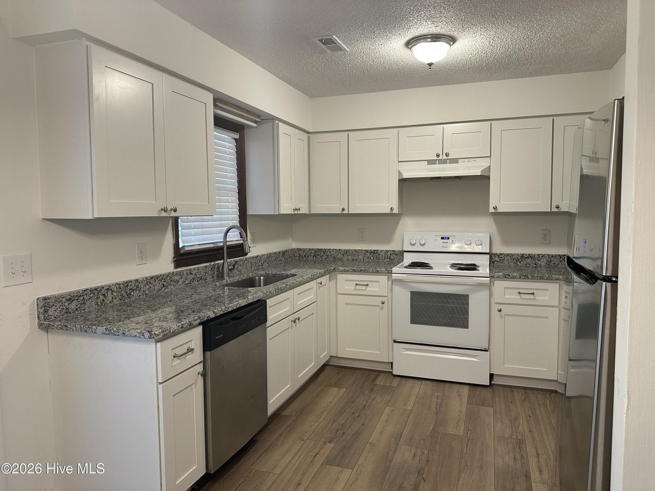 581 Parkway Blvd - Photo 5 of 12