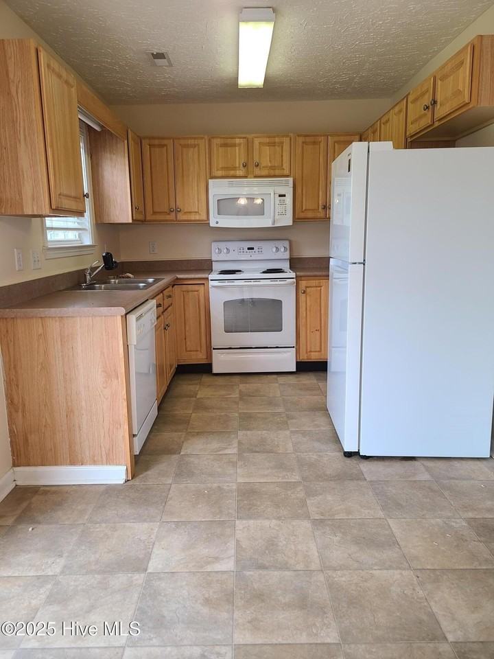 9499 Huckabee Dr Ne - Photo 4 of 10