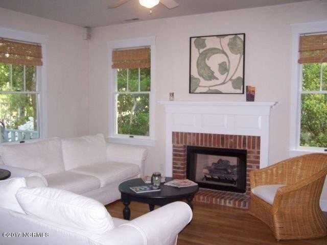 236 W Shorewood Dr - Photo 3 of 5