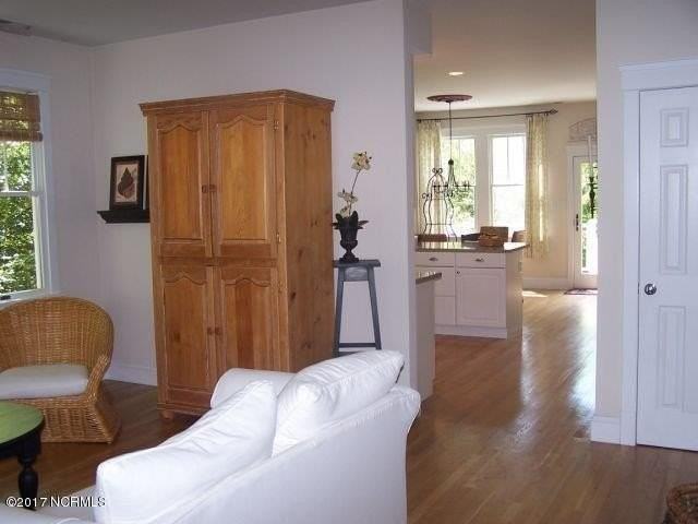 236 W Shorewood Dr - Photo 4 of 5