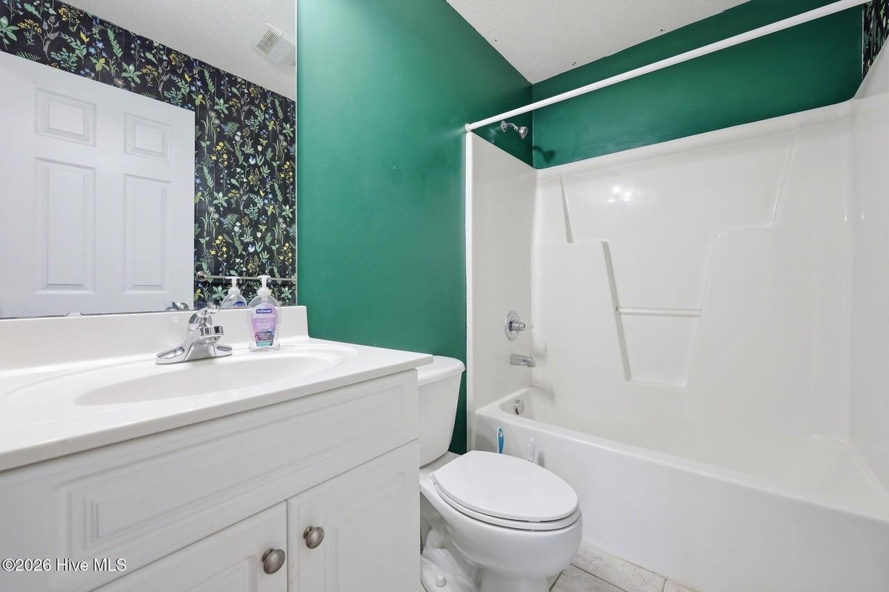 14 Juniper Ln - Photo 6 of 43
