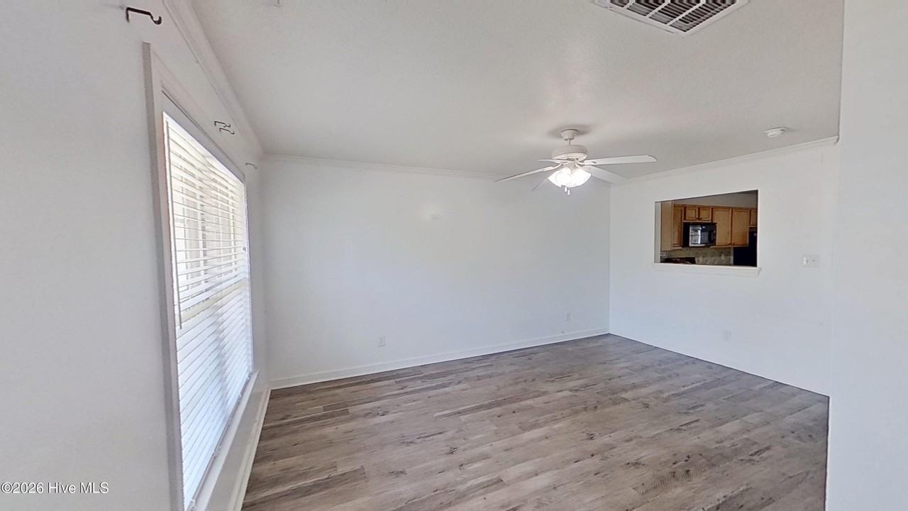 102 Springwood Dr - Photo 2 of 20